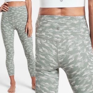 EUC Athleta Salutation Stash Pocket II 7/8 Tight, Mini Camo Lux size Large